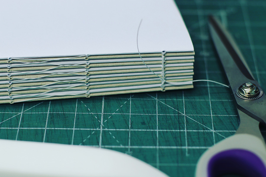 Curso de Oficiales de Arsenales – especialidad de artes gráficas – encuadernación